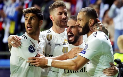 百博体育精华-佩里西奇点球被扑补射入网